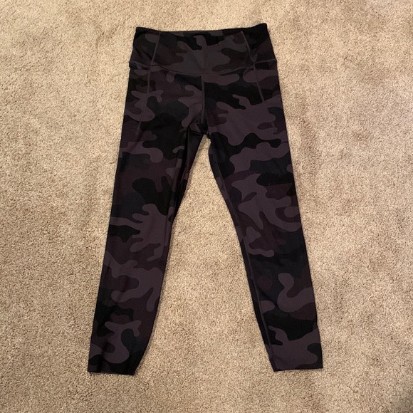 Gapfit Recycled Power Camo Leggings With Pockets- Small - Picture 2 of 4